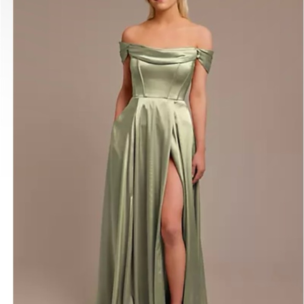 David’s Bridal Eucalyptus Galina Signature Dress size 18